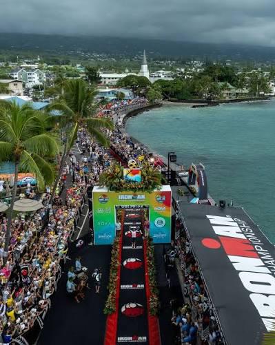 Il traguardo del Mondiale Ironman a Kona visto dall'alto