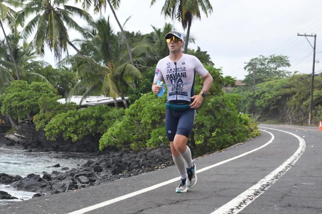 Marco Pavani nella frazione di corsa al Mondiale Ironman di Kona
