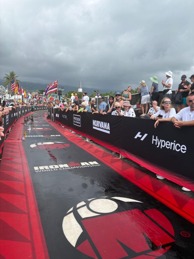 Il rettilineo d'arrivo del Mondiale Ironman a Kona