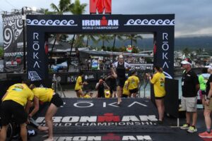 Marco Pavani all'uscita dal nuoto al Mondiale Ironman di Kona